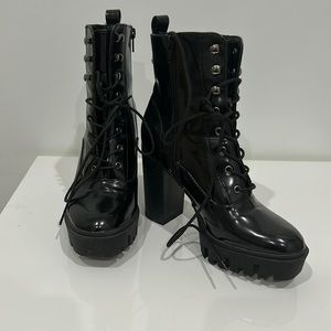 Combat boots